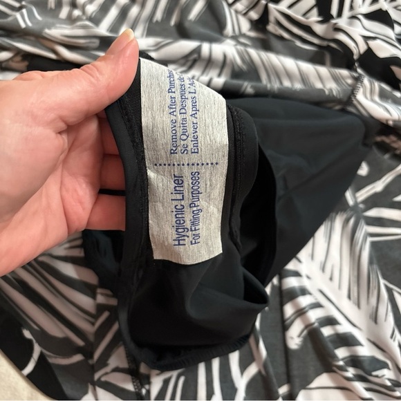 Bal Harbour Swimdress Black/White Tummy Control Bow Front Hip Minimizer Women 16 - Picture 9 of 12